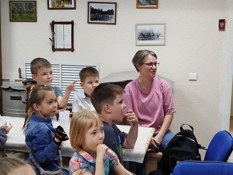 "Земляничка" в гостях у пчел!